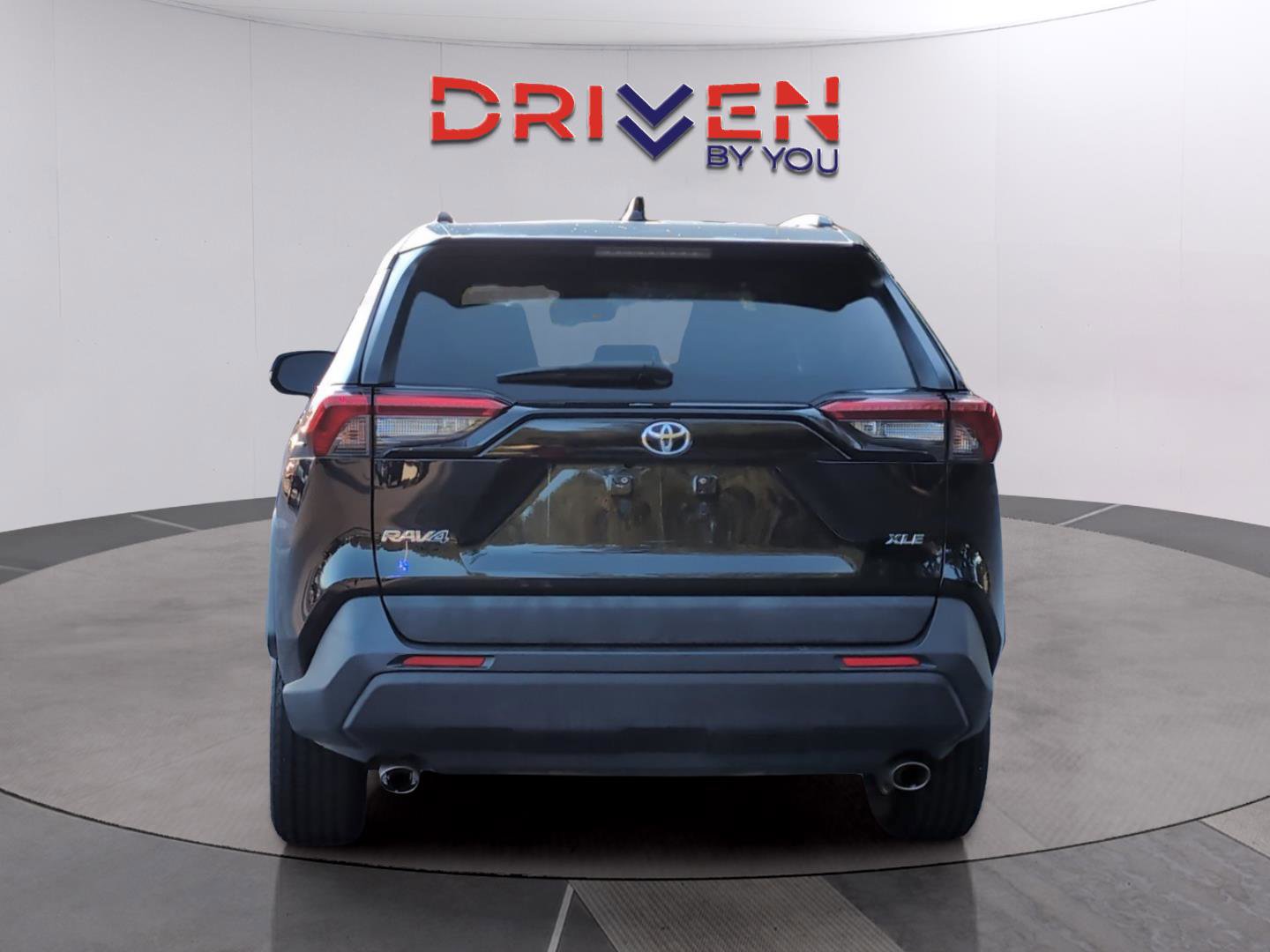 Used 2021 Toyota RAV4 XLE image 4