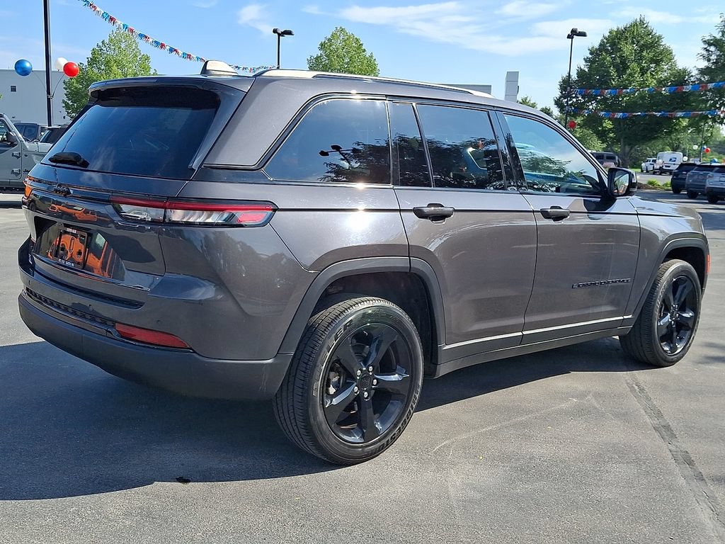 Used 2023 Jeep Grand Cherokee Altitude AWD/4WD image 6