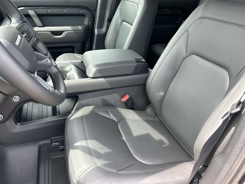 New 2026 Land Rover Defender 130 X-Dynamic SE AWD/4WD image 11