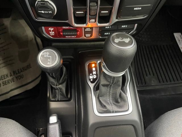 Used 2025 Jeep Wrangler Unlimited Rubicon image 28