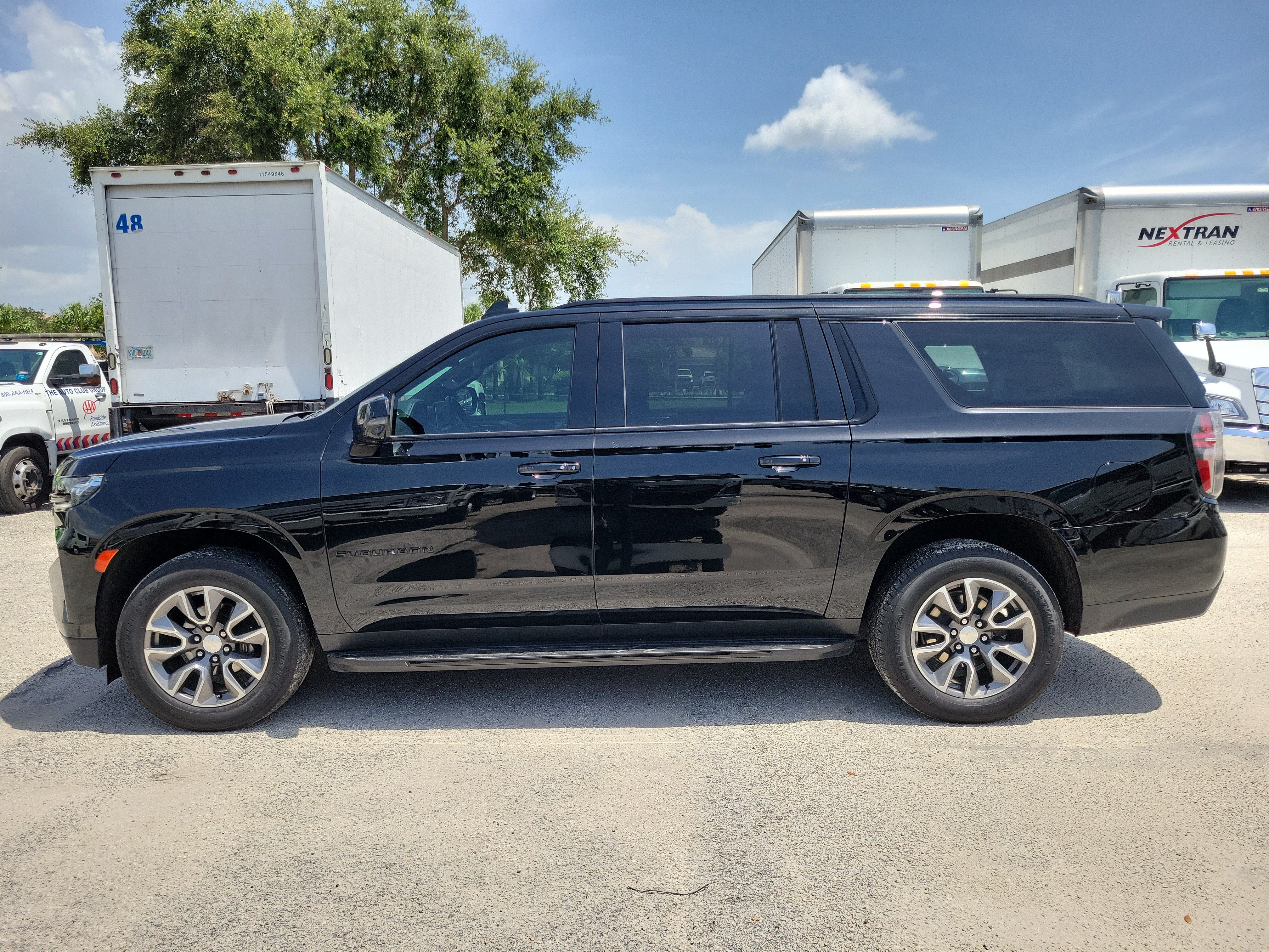 Used 2023 Chevrolet Suburban RST w/ Luxury Package RWD image 6