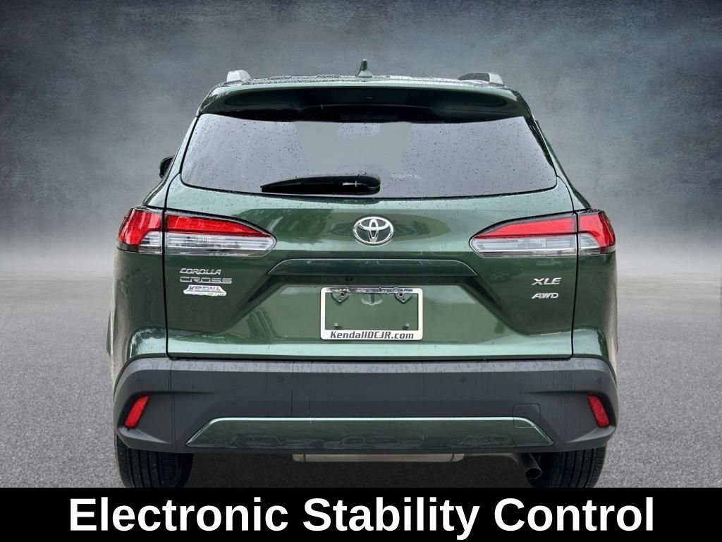 Used 2022 Toyota Corolla Cross XLE image 7