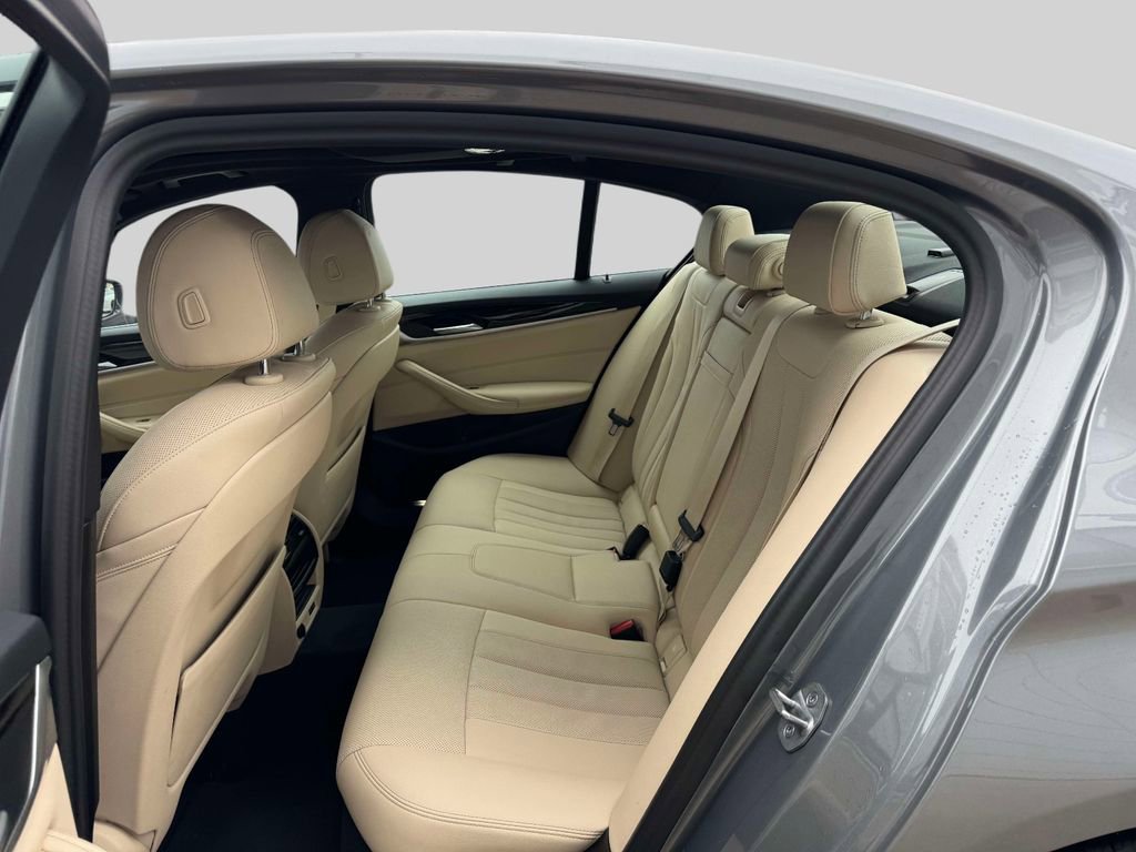 Certified 2023 BMW 530i xDrive w/ Convenience Package image 9