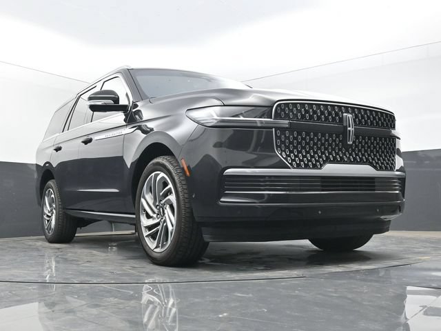Used 2025 Lincoln Navigator Reserve AWD/4WD image 1