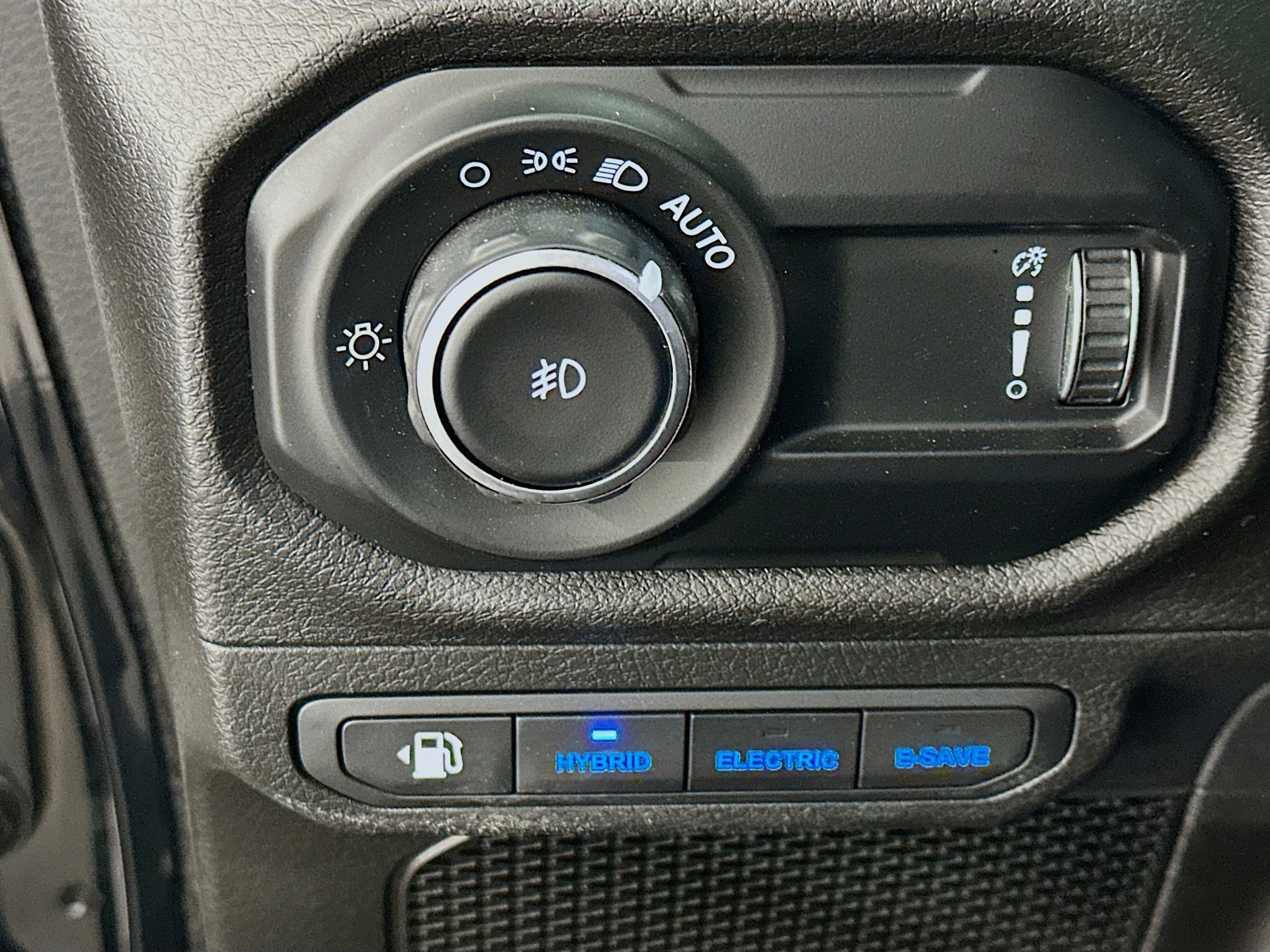 Used 2025 Jeep Wrangler Willys image 17