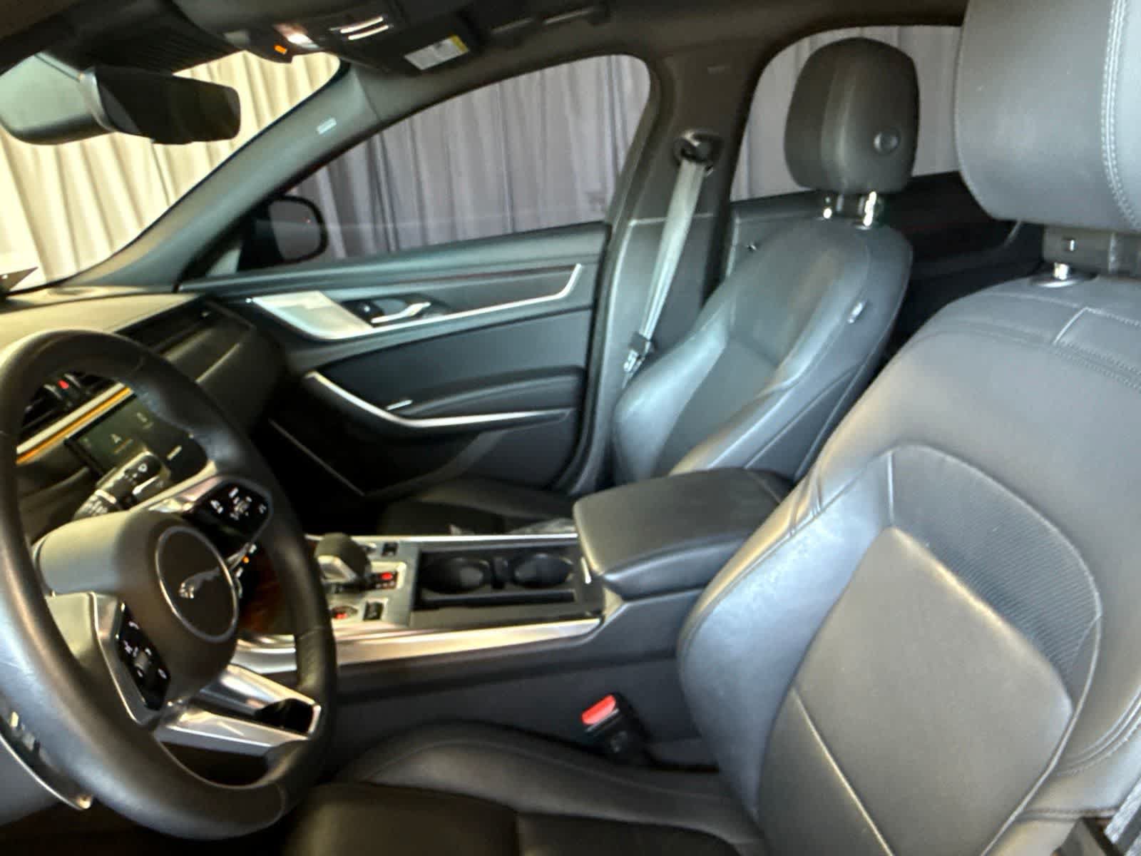 Used 2023 Jaguar XF SE RWD image 18
