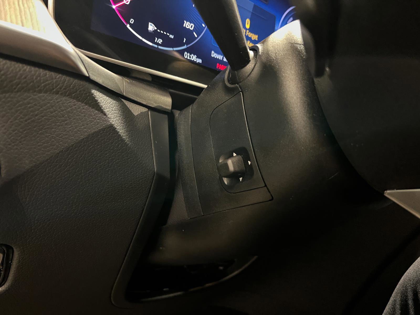 Used 2025 Mercedes-Benz GLC 350e 4MATIC image 16