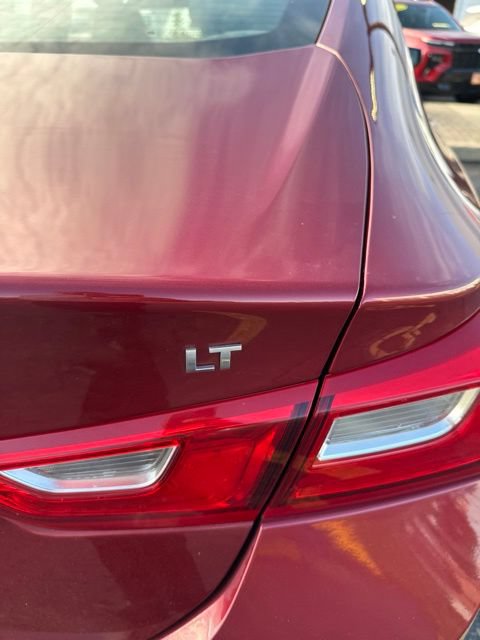 Used 2017 Chevrolet Malibu LT w/ Leather Package FWD image 5