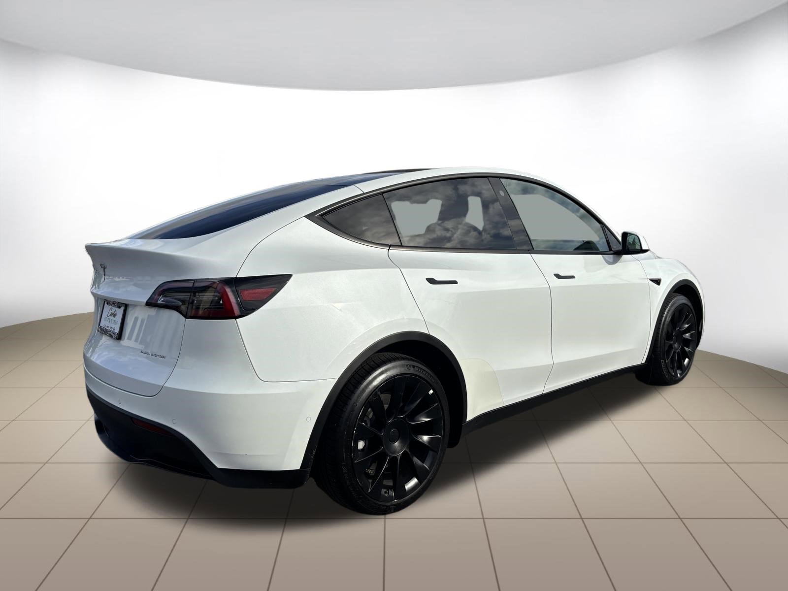 Used 2021 Tesla Model Y Long Range image 9