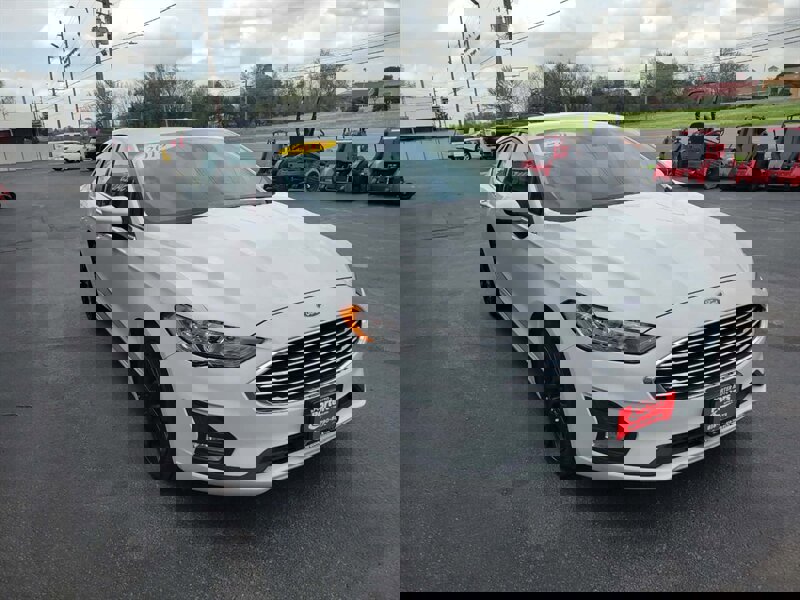 Used 2019 Ford Fusion SE w/ Equipment Group 151A image 4