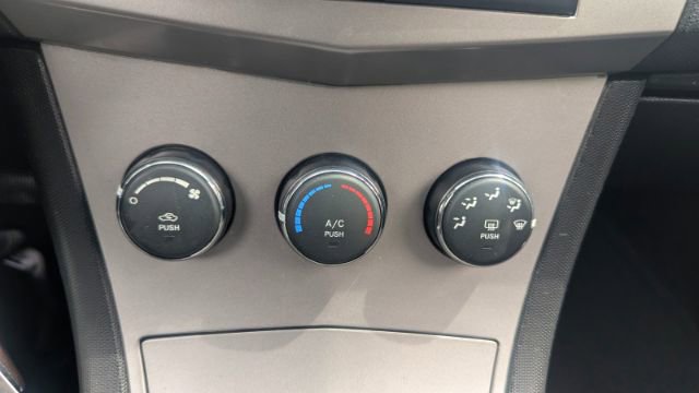Used 2010 Chrysler Sebring Touring FWD image 31
