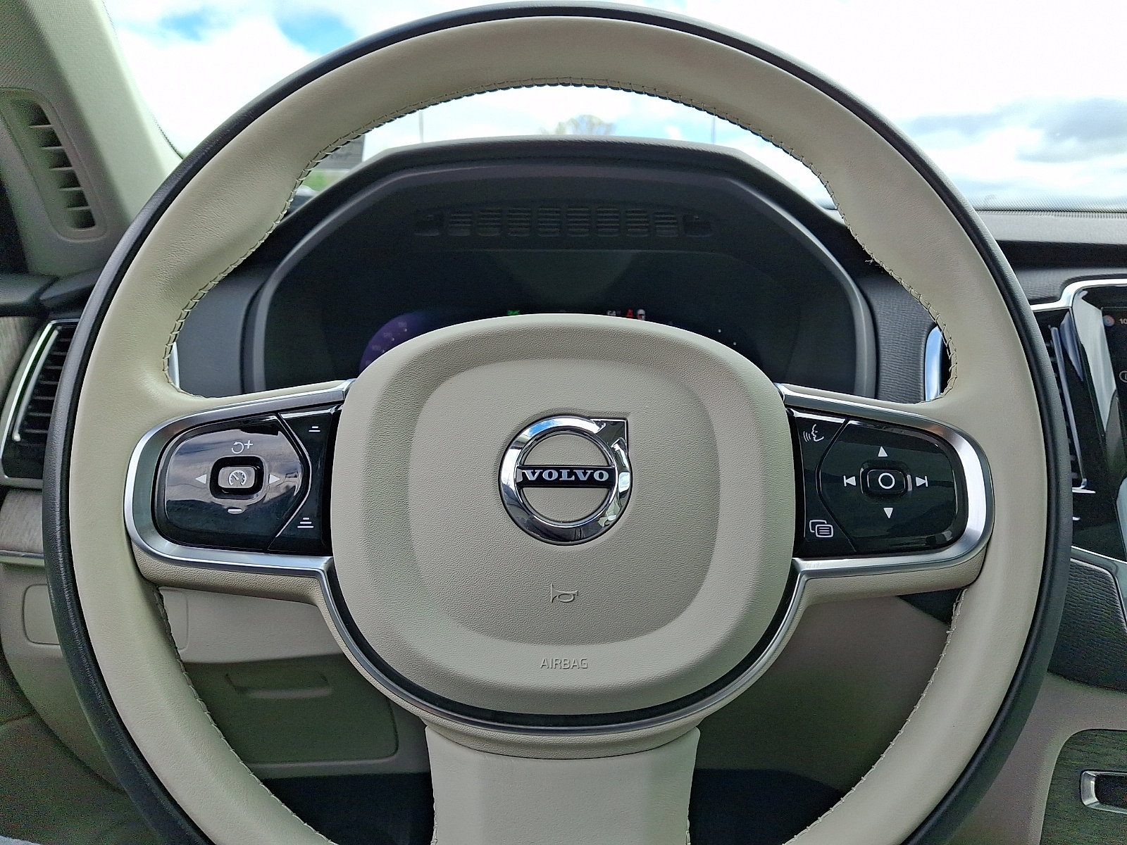 Certified 2024 Volvo XC90 T8 Plus AWD/4WD image 20