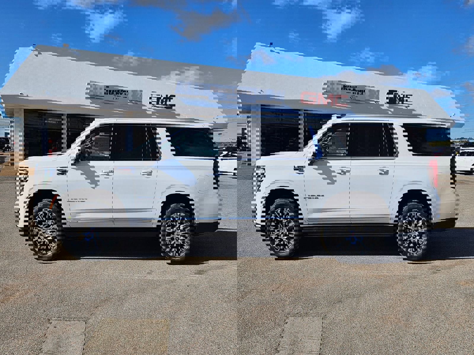 New 2026 GMC Yukon XL Denali w/ Sun & Power Step Package image 2