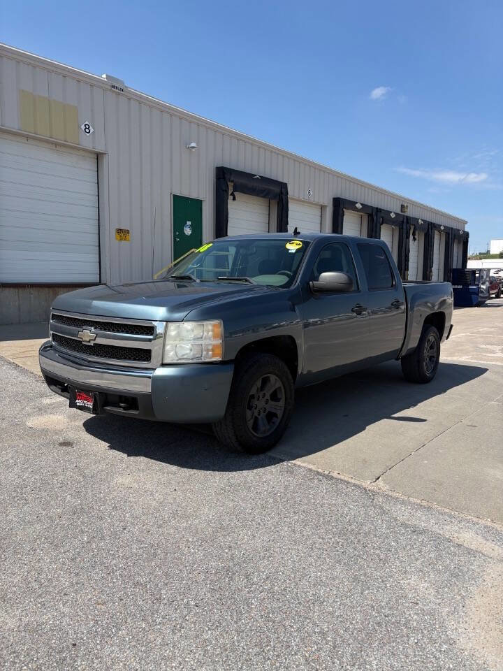 Used 2008 Chevrolet Silverado 1500 LS w/ Towing Package AWD/4WD image 3