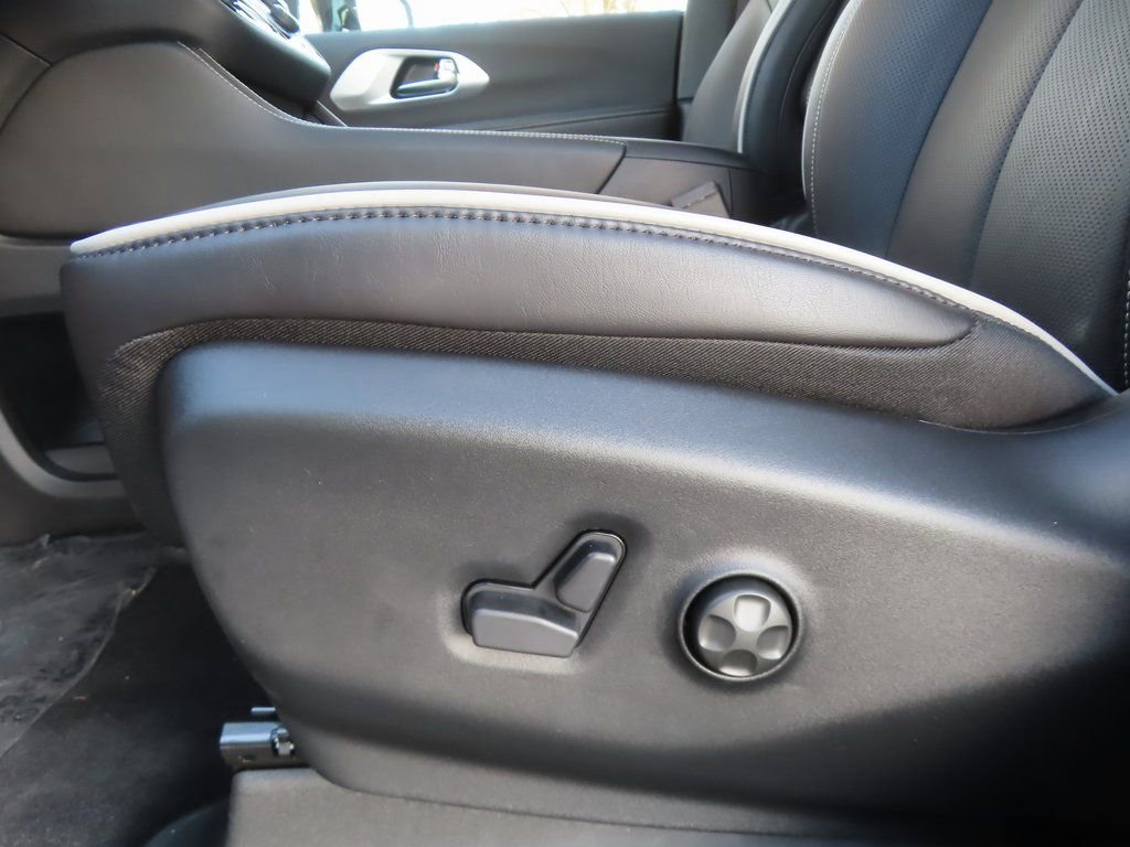 New 2026 Chrysler Pacifica Limited w/ S Appearance Package image 10