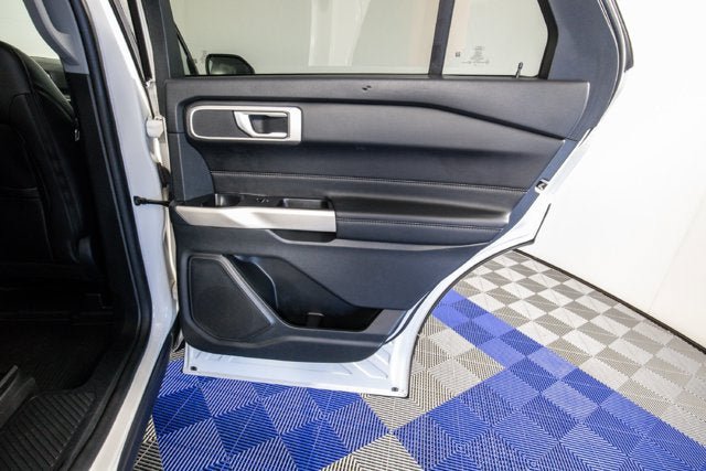 Used 2023 Ford Explorer XLT w/ Equipment Group 202A AWD/4WD image 18