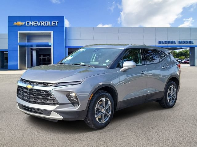 Certified 2025 Chevrolet Blazer LT AWD/4WD image 2