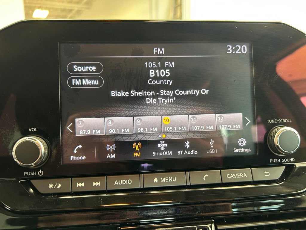 Used 2022 Nissan Pathfinder SV w/ SV Premium Package image 16