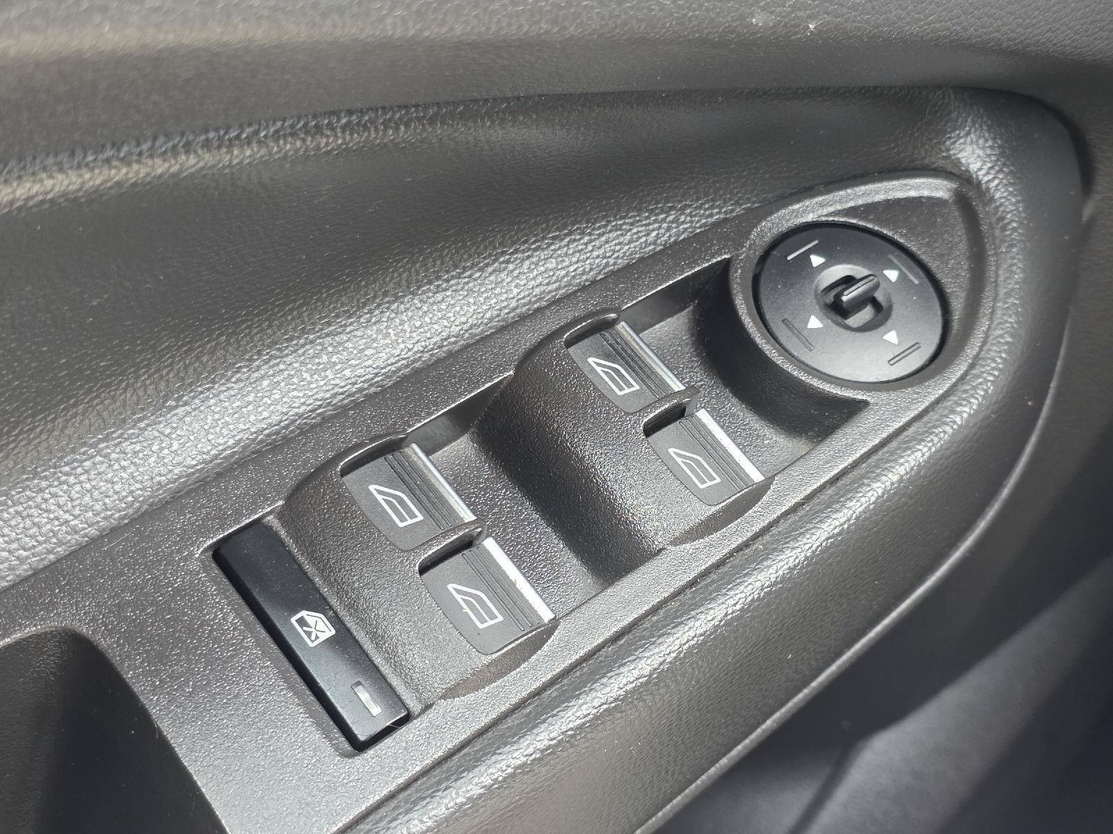 Used 2018 Ford C-MAX Titanium FWD image 9