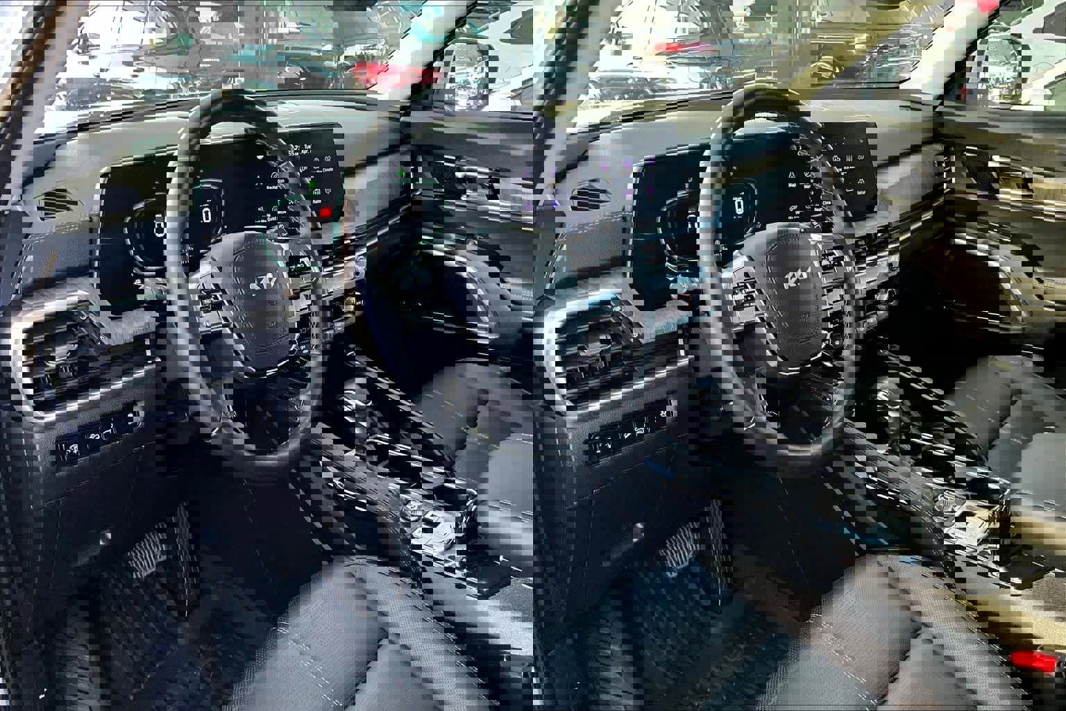 Used 2024 Kia Telluride EX w/ EX Captain's Chair Package image 18