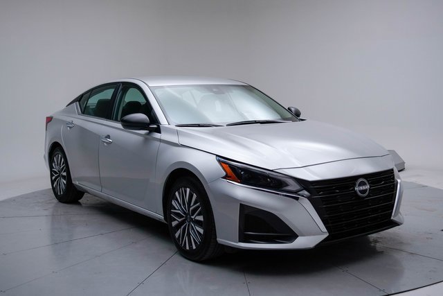 Used 2024 Nissan Altima 2.5 SV image 14