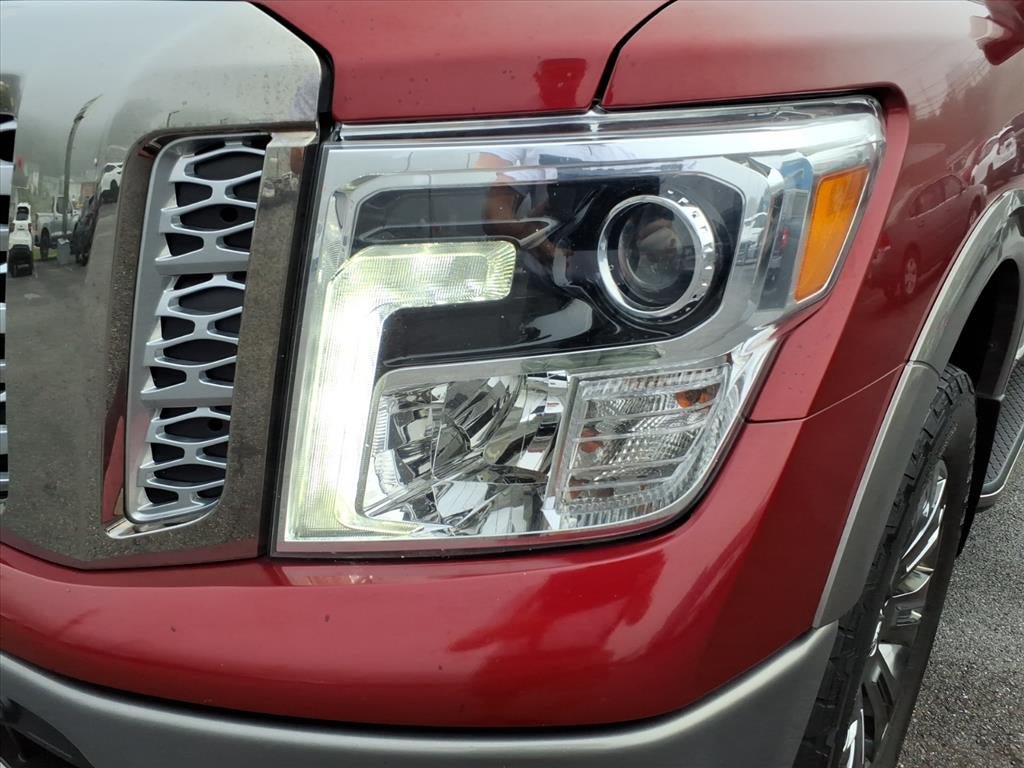 Used 2018 Nissan Titan Platinum Reserve w/ Platinum Utility Package AWD/4WD image 11