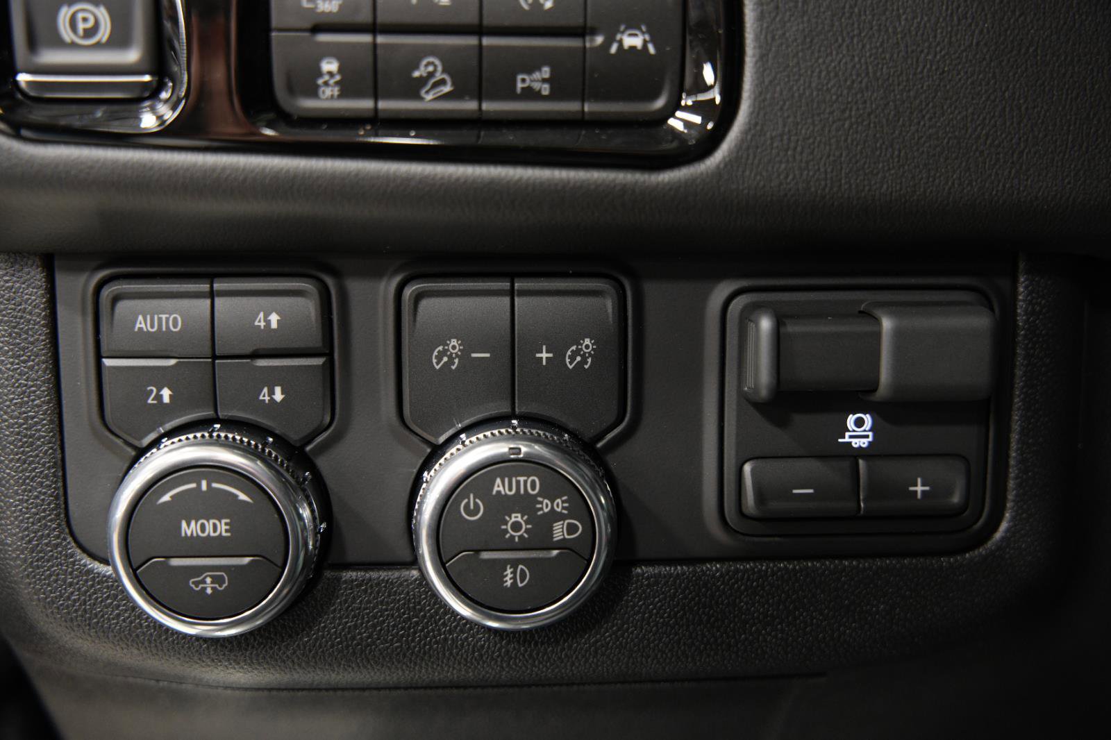 New 2026 GMC Yukon XL AT4 w/ AT4 Premium Plus Package AWD/4WD image 37
