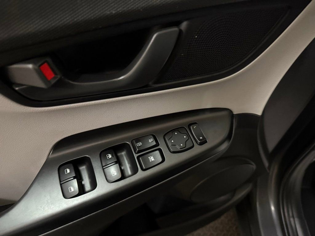 Used 2023 Hyundai Kona SEL image 23