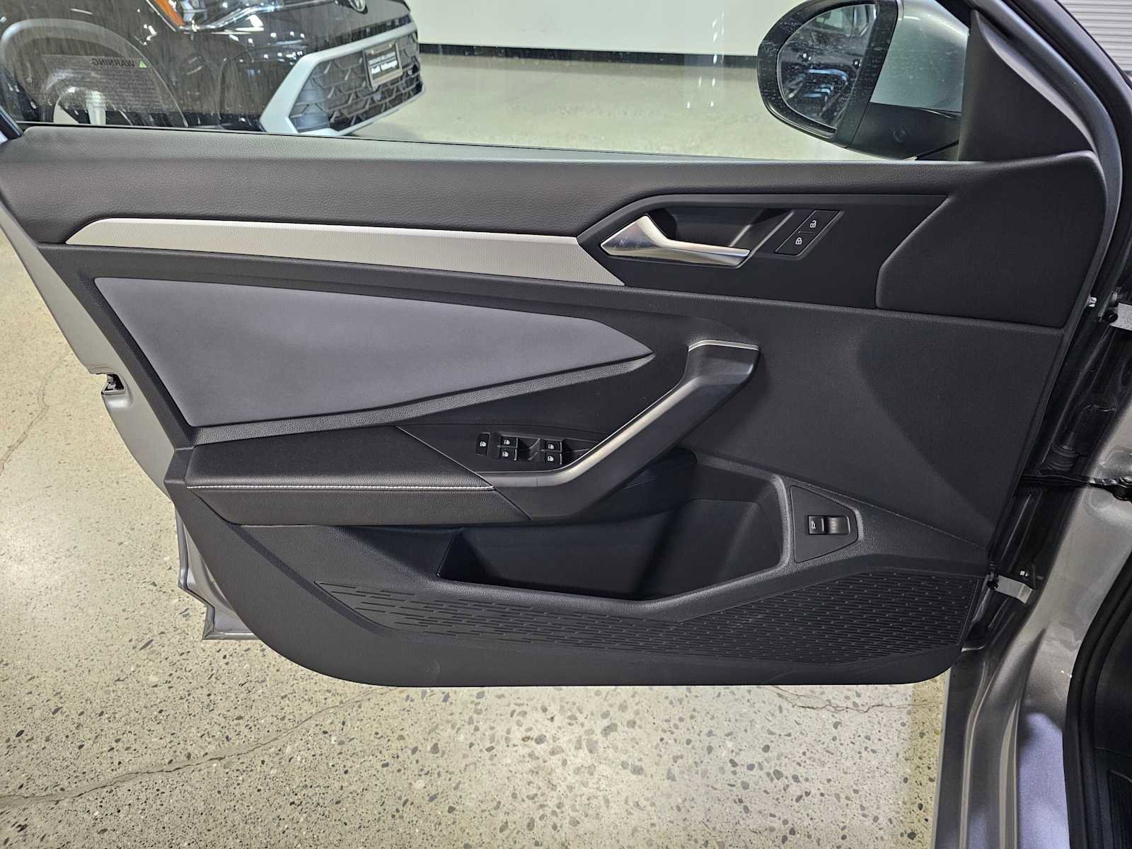Certified 2025 Volkswagen Jetta SE image 21