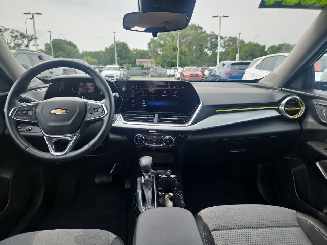 Used 2024 Chevrolet Trax LT w/ LT Convenience Package FWD image 13