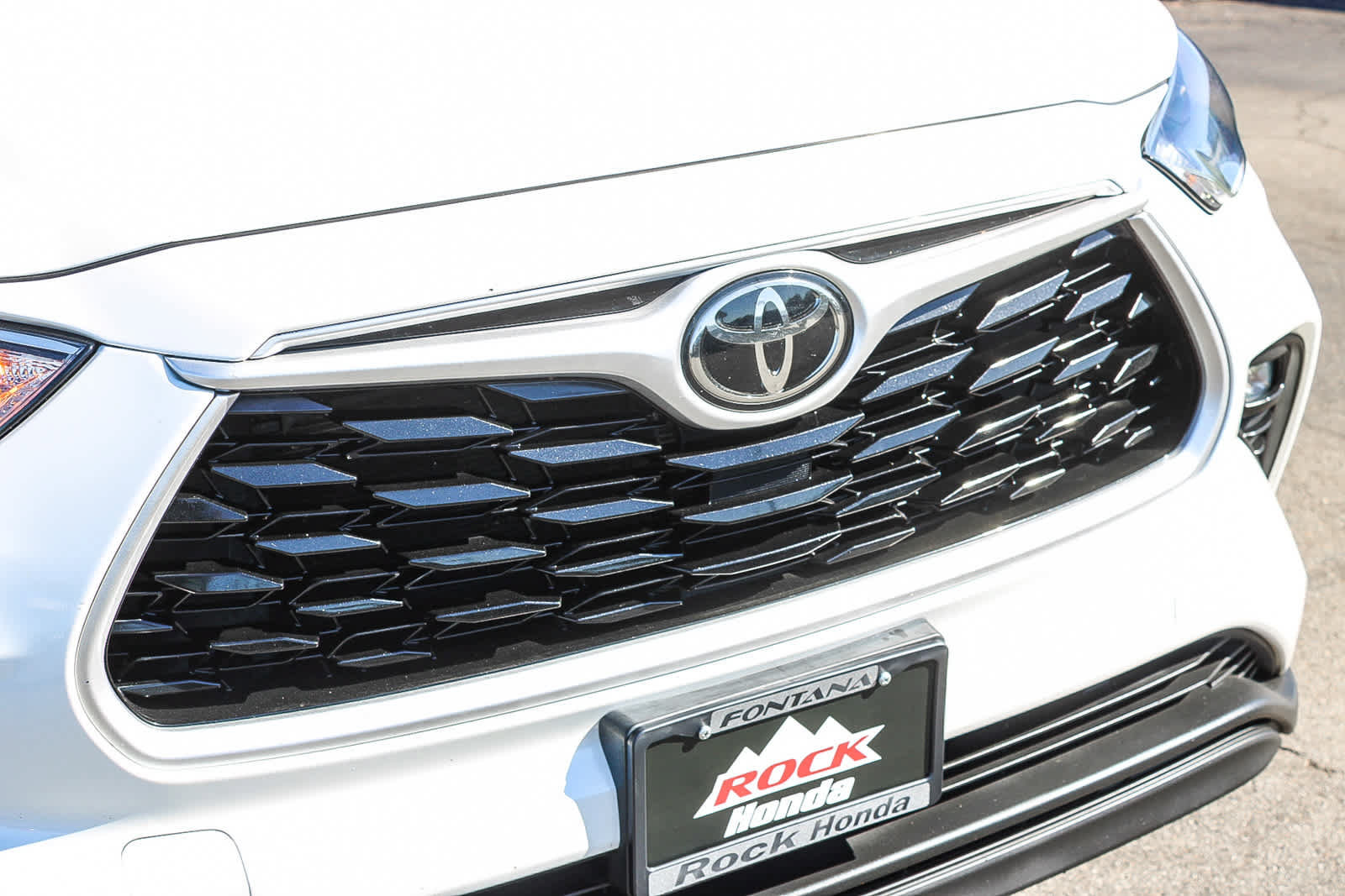Used 2021 Toyota Highlander XLE AWD/4WD image 5