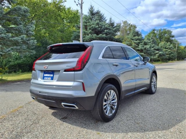 Used 2025 Cadillac XT4 Premium Luxury image 7