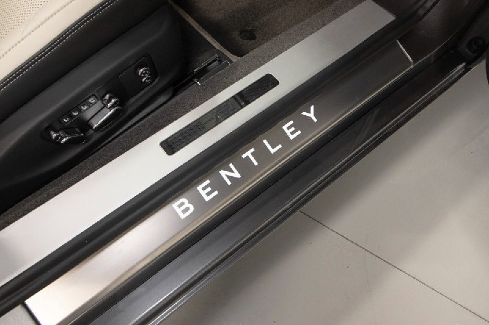 Used 2021 Bentley Continental GT image 45