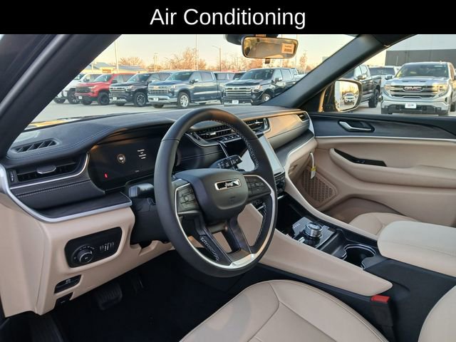 New 2025 Jeep Grand Cherokee Limited image 10