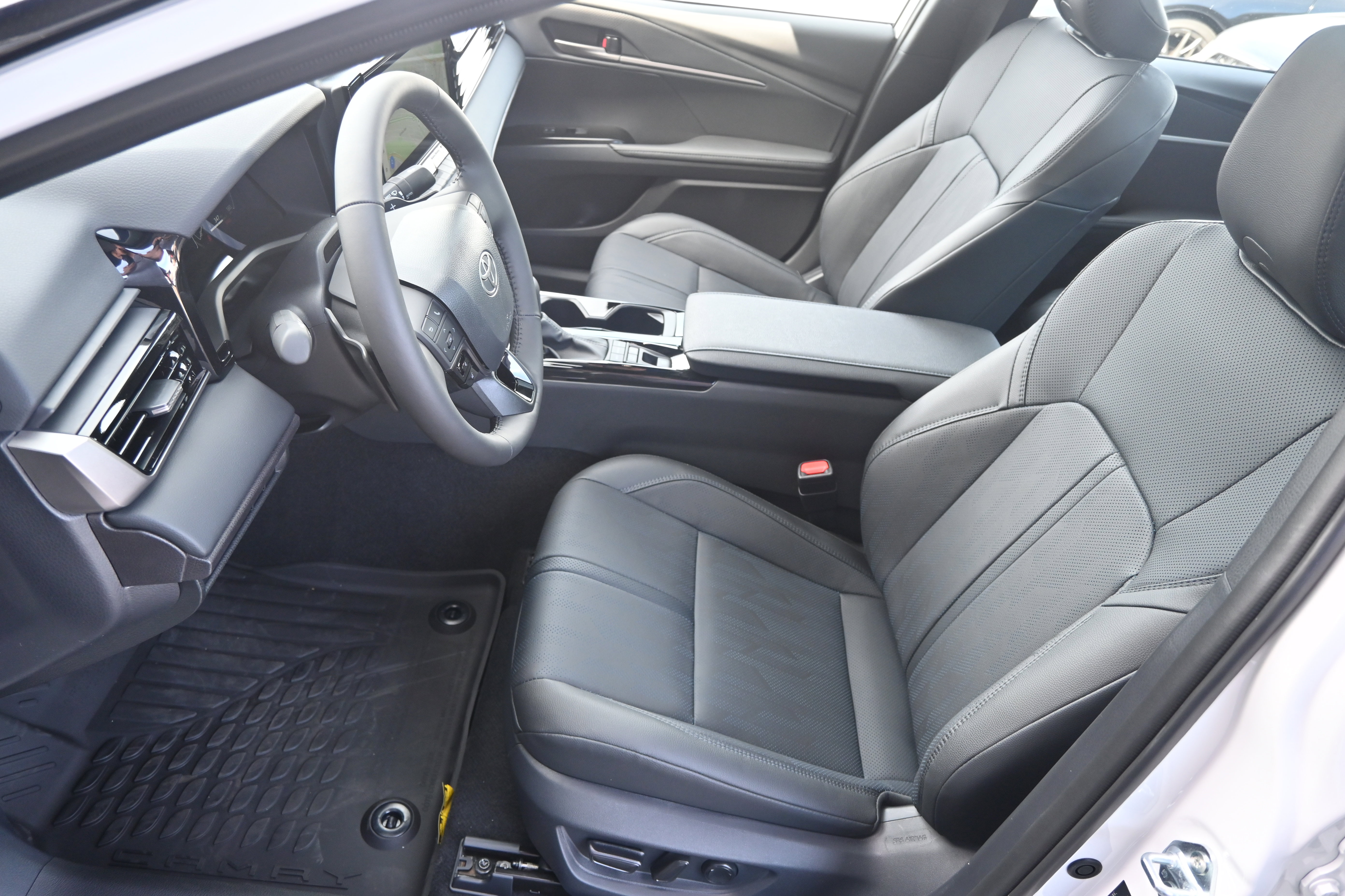 Used 2026 Toyota Camry Hybrid image 44