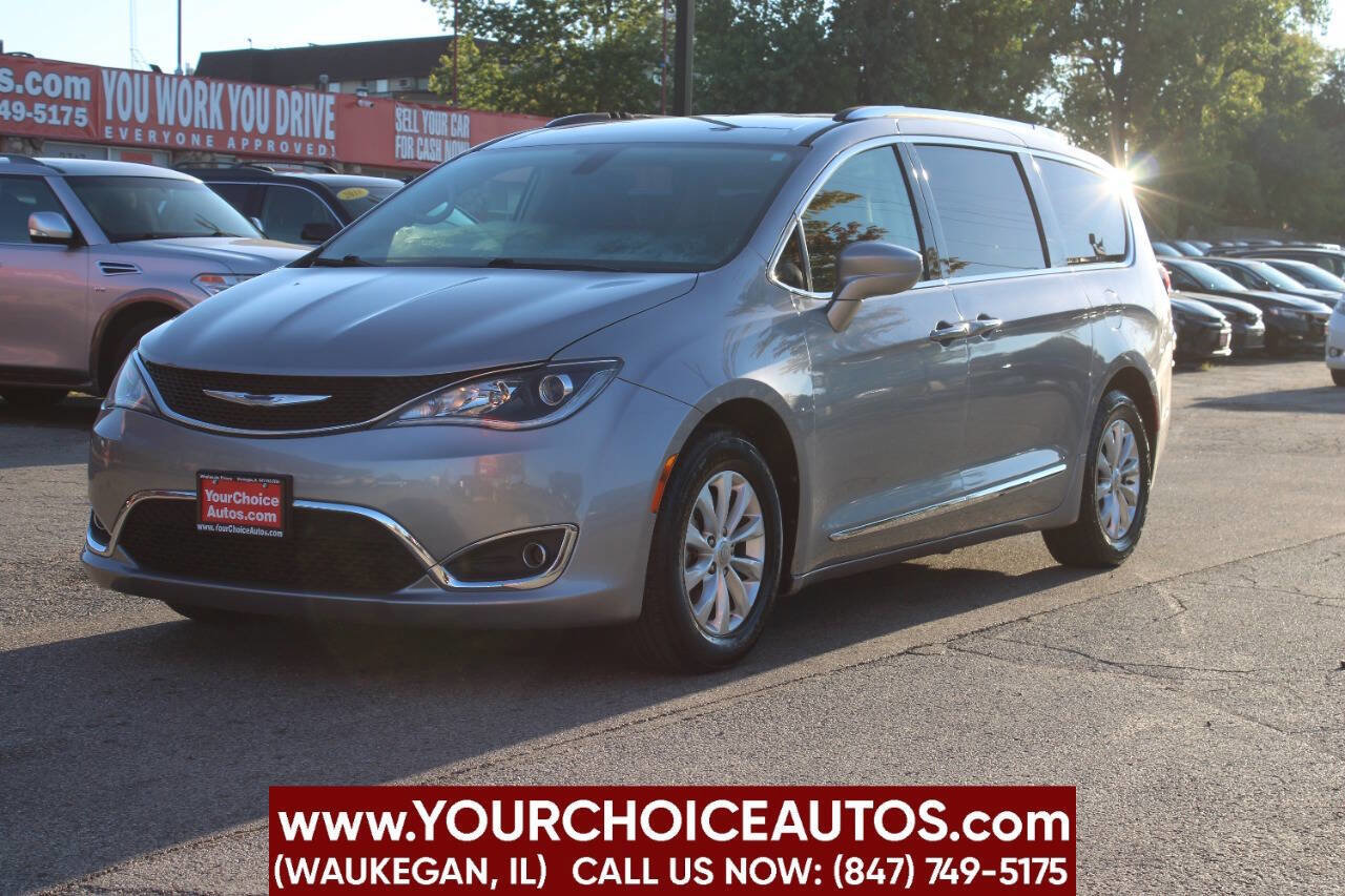 Used 2018 Chrysler Pacifica Touring-L image 1