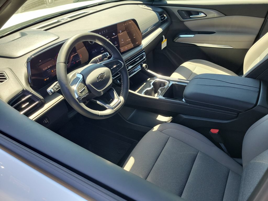 New 2026 Chevrolet Traverse LT w/ Midnight/Sport Edition FWD image 3