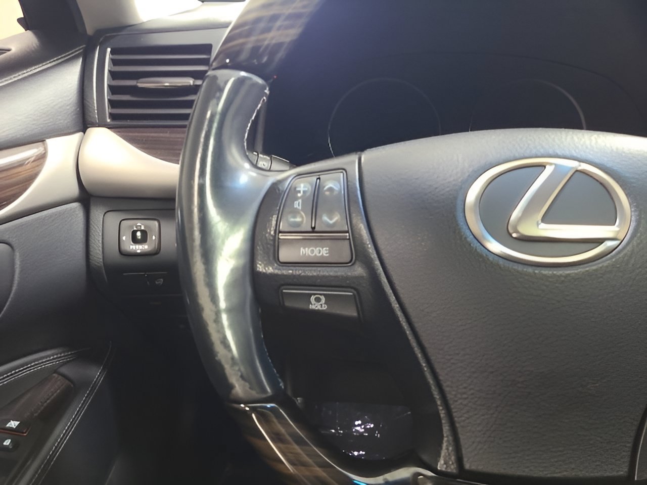 Used 2016 Lexus LS 460 AWD w/ Comfort Package image 26