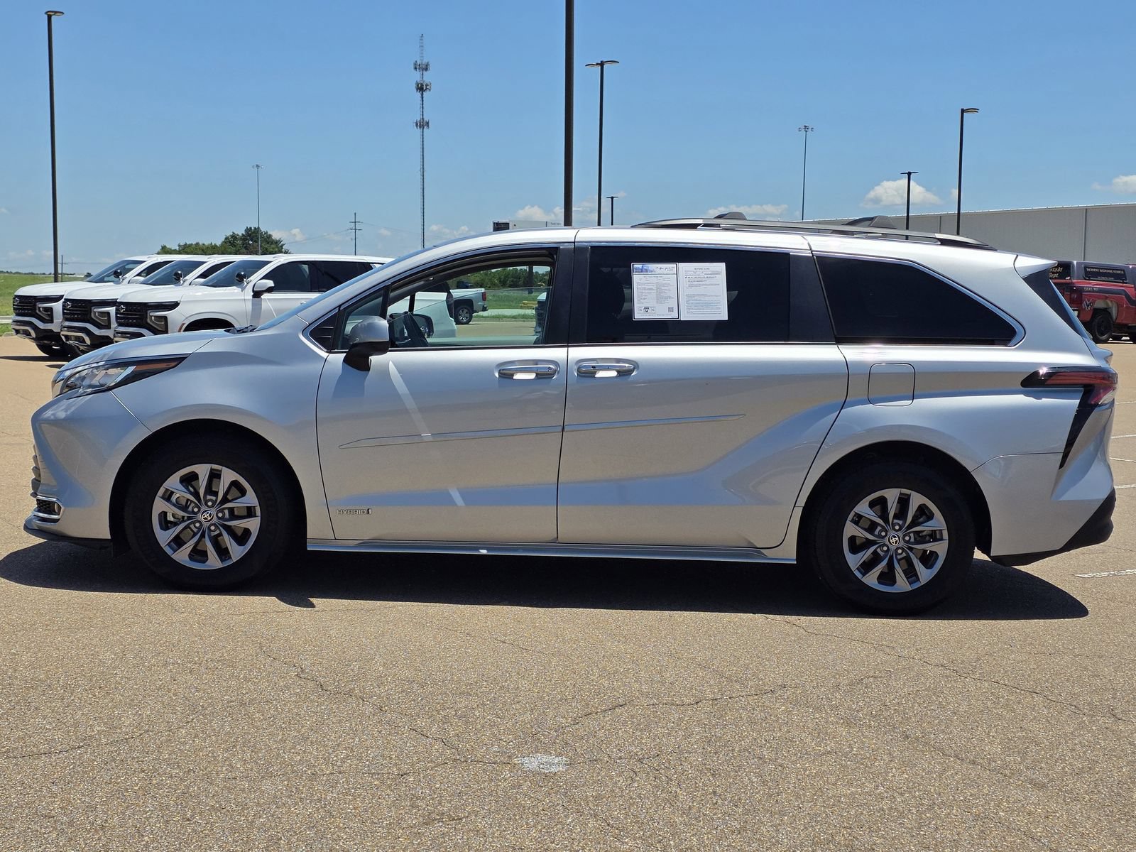 Used 2021 Toyota Sienna XLE FWD image 8
