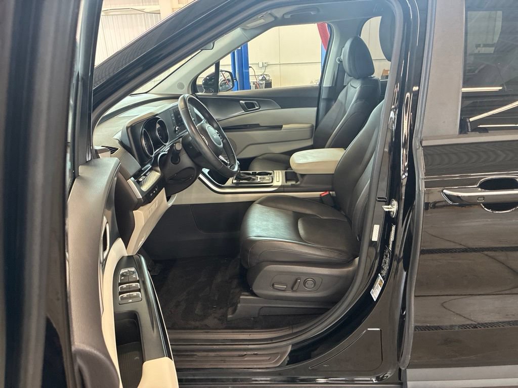 Certified 2024 Kia Carnival LX FWD image 20