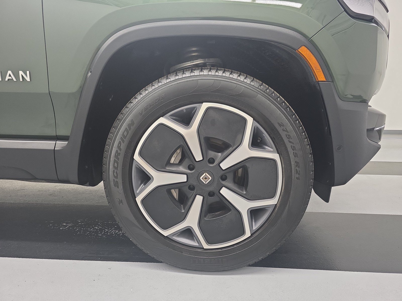 Used 2024 Rivian R1S Adventure AWD/4WD image 11