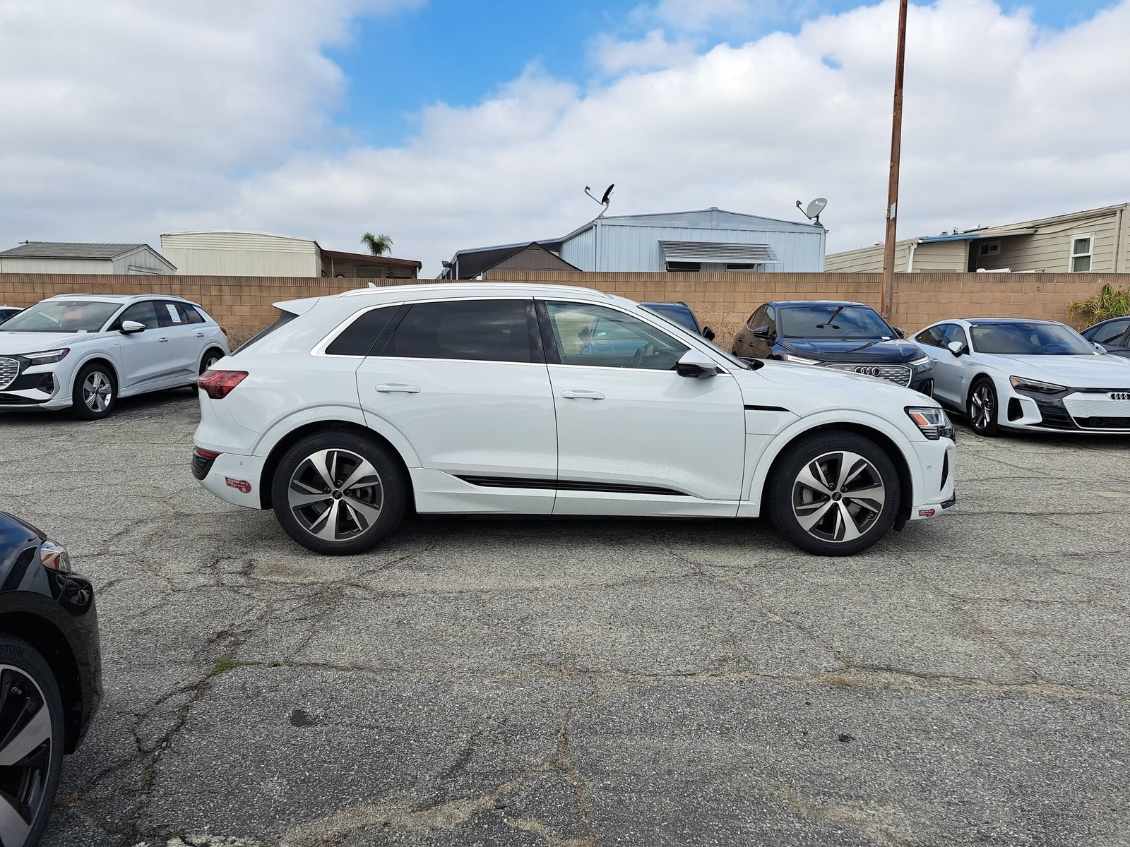 Used 2024 Audi Q8 e-tron Premium Plus AWD/4WD image 4