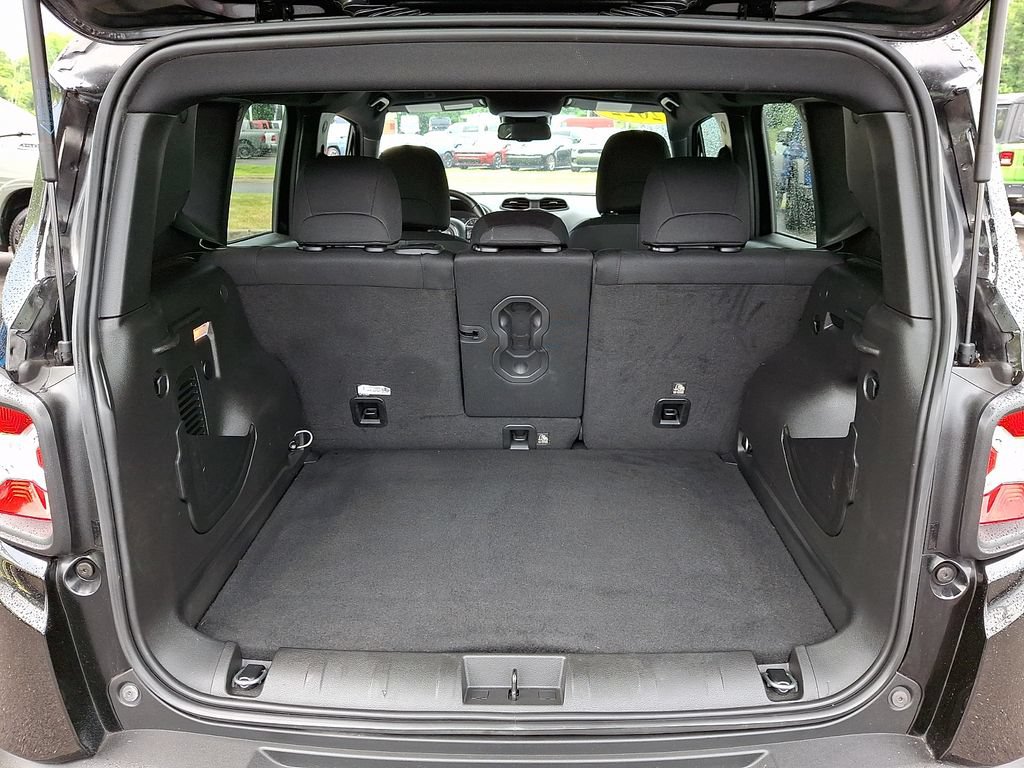 Used 2022 Jeep Renegade Latitude AWD/4WD image 32