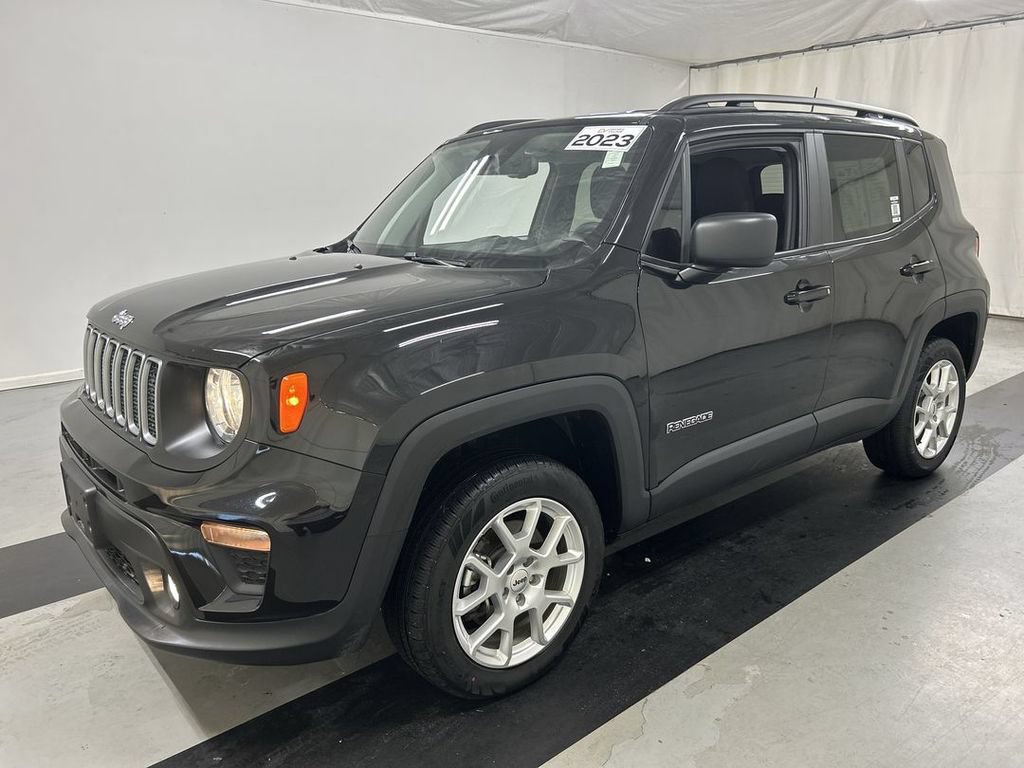 Used 2023 Jeep Renegade Latitude w/ Premium Group AWD/4WD image 5