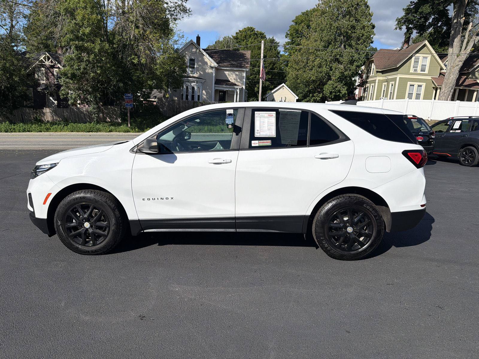 Used 2022 Chevrolet Equinox LS AWD/4WD image 2