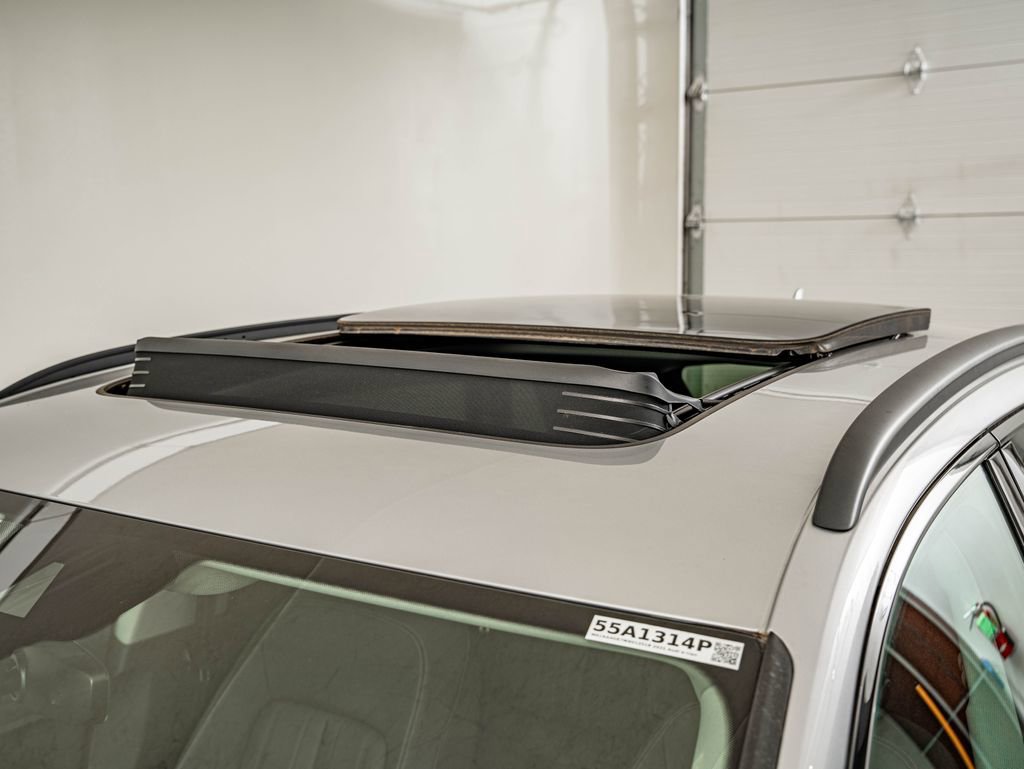 Used 2021 Audi e-tron Premium w/ Convenience Plus Package AWD/4WD image 14