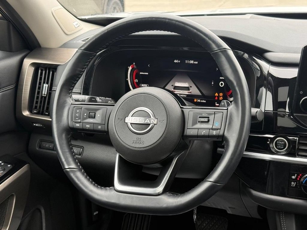 Used 2023 Nissan Pathfinder Platinum AWD/4WD image 17