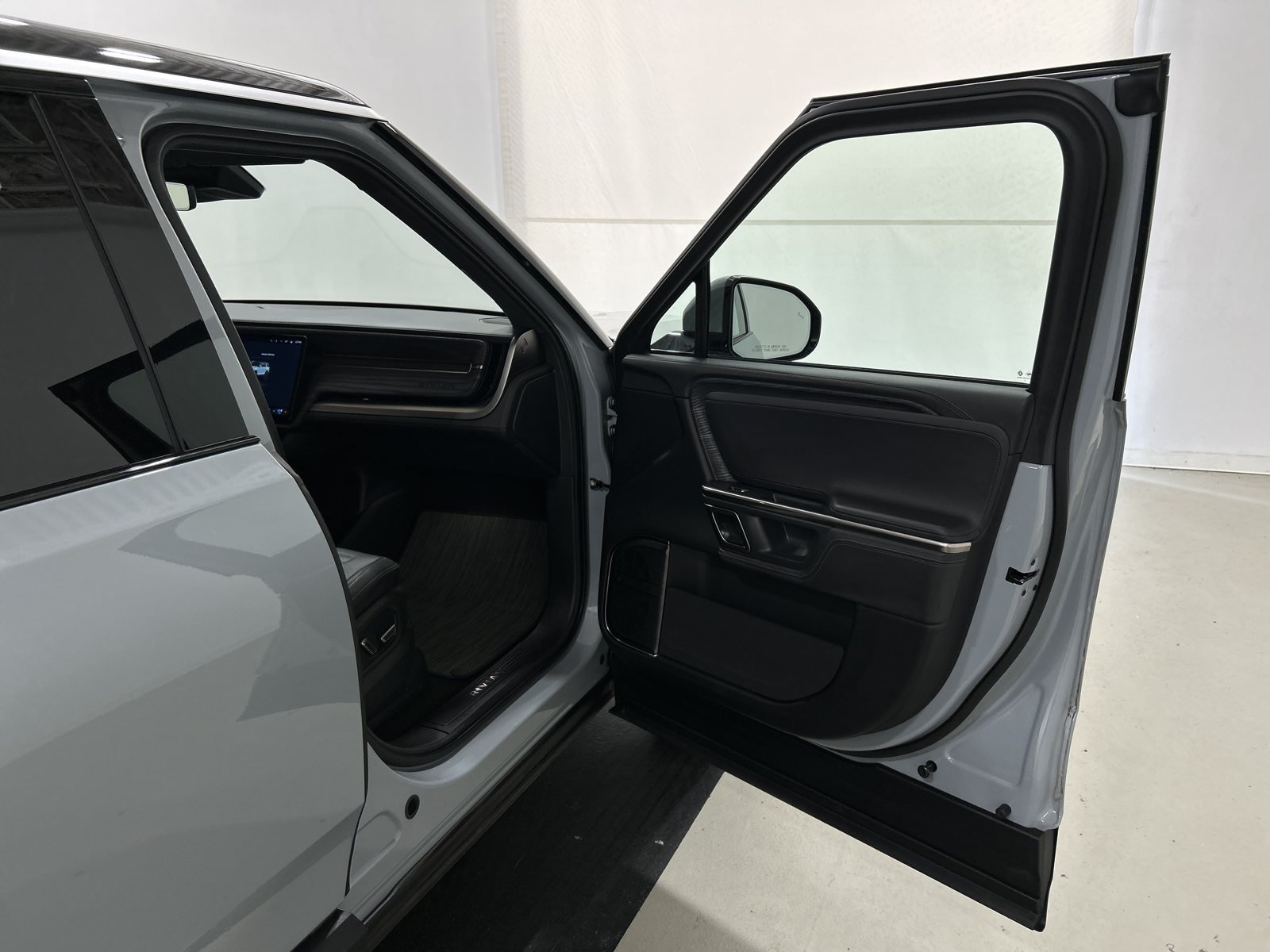 Used 2023 Rivian R1S Adventure Quad AWD/4WD image 18