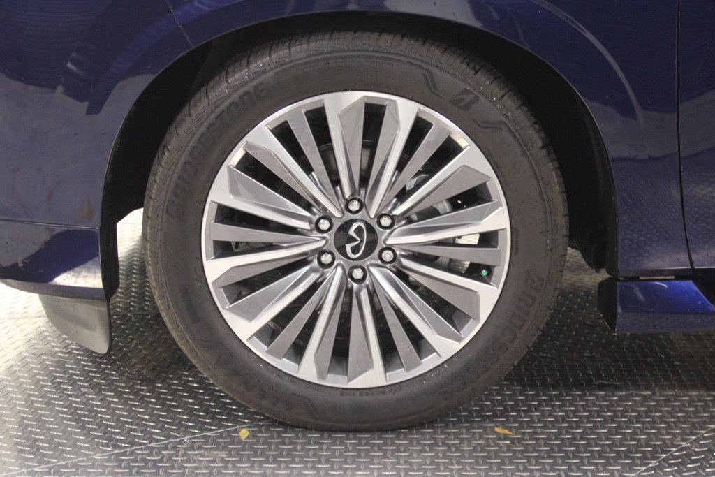 Certified 2025 INFINITI QX80 Luxe AWD/4WD image 15