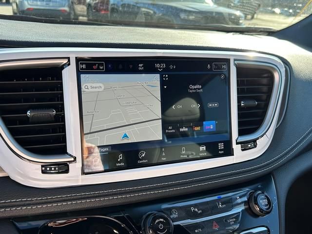 New 2026 Chrysler Pacifica Select image 17